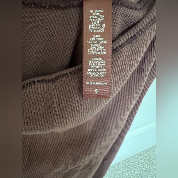 SKIMS Stretch Cotton Rib Bodysuit Garnet - Picture 4 of 6